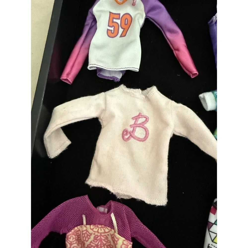 Huge Lot Barbie Clothes authentic skirts tops coats jersey Collectibles ‎ 4784